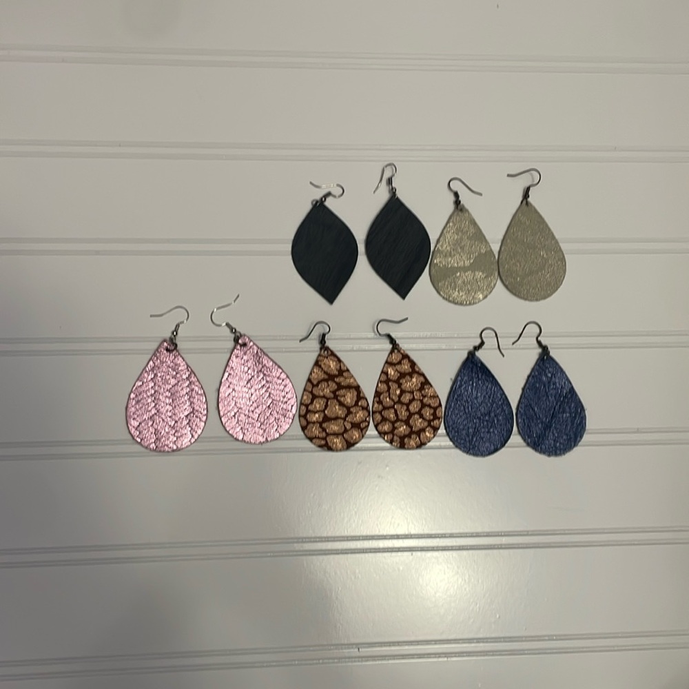Lot of faux leather tear drop dangle earrings